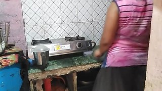 Devar Ne Bhabhi Ko Kitchen Me Choda Khana Banate Hue With Hindi Audio - Devar Bhabhi