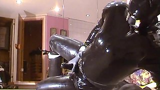 Roxina2003HotRubberSpecial010303.WMV