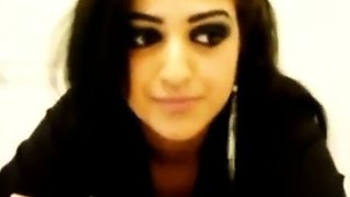 Arab Asian Girl Twerking on Webcam with a Big Booty