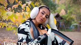 Curvy Arab MILF exposes hot naked body