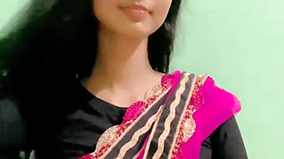 Desi Girl in Desi Dress Showing Her Tits