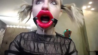 PIGHOLE RED LIPS MOUTH BLOWJOB BLONDE PIGTAILS DEEPTHROAT