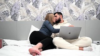 Perfect girl seduces a virgin guy on first date - Cum in