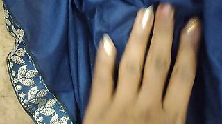 Sexy Bhabhi Gave Handjob to Brother in Law in Saree