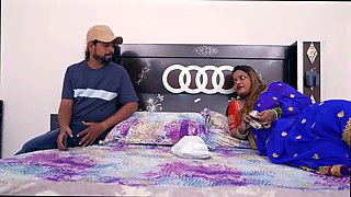 Delivery boy get unexpected bonus from girl costomer