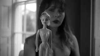 Hot solo teen babe Zafira loves masturbating in the outdoors