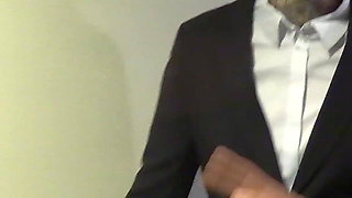 Wtf!? I Took the Company Whore to My Room!!