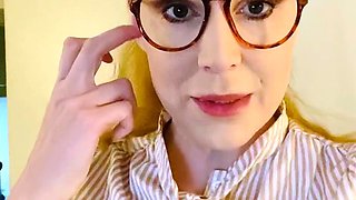 amateur blonde solo webcam