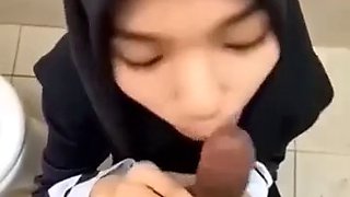 Hijab Toilet Student 18