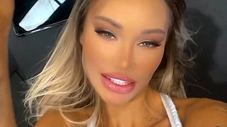 Monika Fox Is Just Posing In The Gym