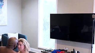 Hubby was anxious to see his beloved cuckold wife in hands