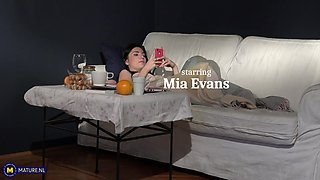 19 Year Old Girl Mia Evans Has Sex With An Old Grandpa