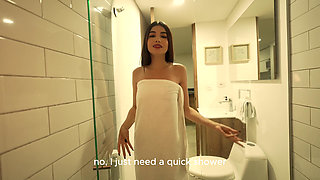 My Stepsister Loves Getting Fucked in the Bathroom! Papuchizz - Manuela Vae