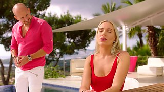 Blondie Ang gets her suck on in the great outdoors