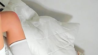 Live brunette camgirl toys masturbate orgasm