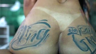Brunette all tattooed giving the pussy without a condom and