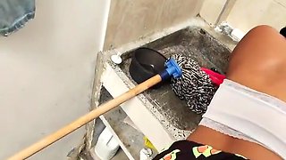 I Find The Employee Relaxing In The Yard And Follow Her To Raise Her Salary