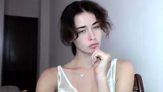 Cute amateur webcam teen girl toying pussy on webcam